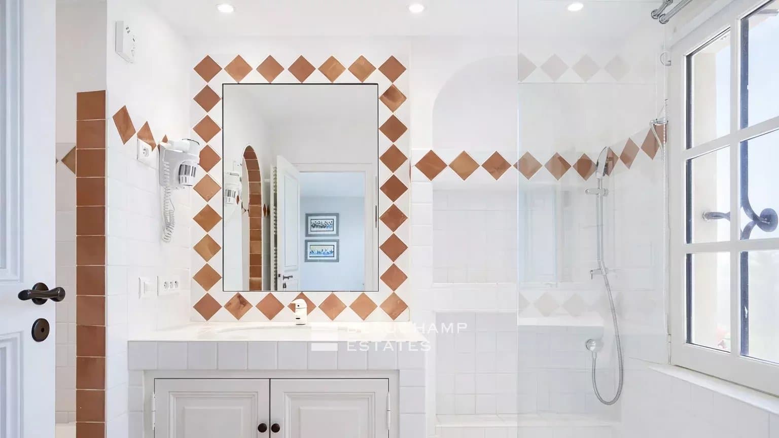 Saint-Tropez ,Les Parcs – Charming property a few minutes from St Tropez in a private domain Saint-Tropez ,Les Parcs – Charming property a few minutes from St Tropez in a private domain