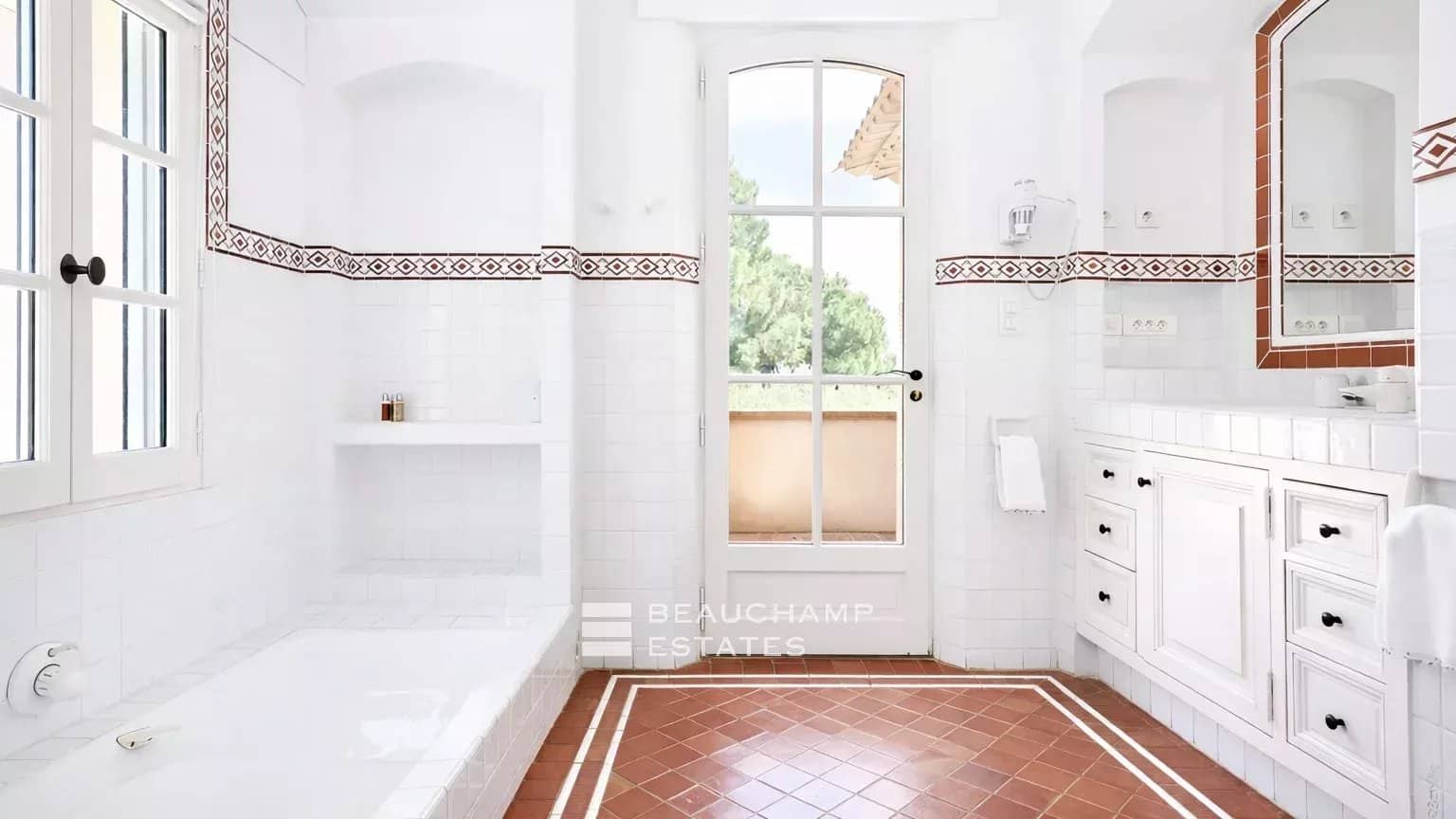 Saint-Tropez ,Les Parcs – Charming property a few minutes from St Tropez in a private domain Saint-Tropez ,Les Parcs – Charming property a few minutes from St Tropez in a private domain