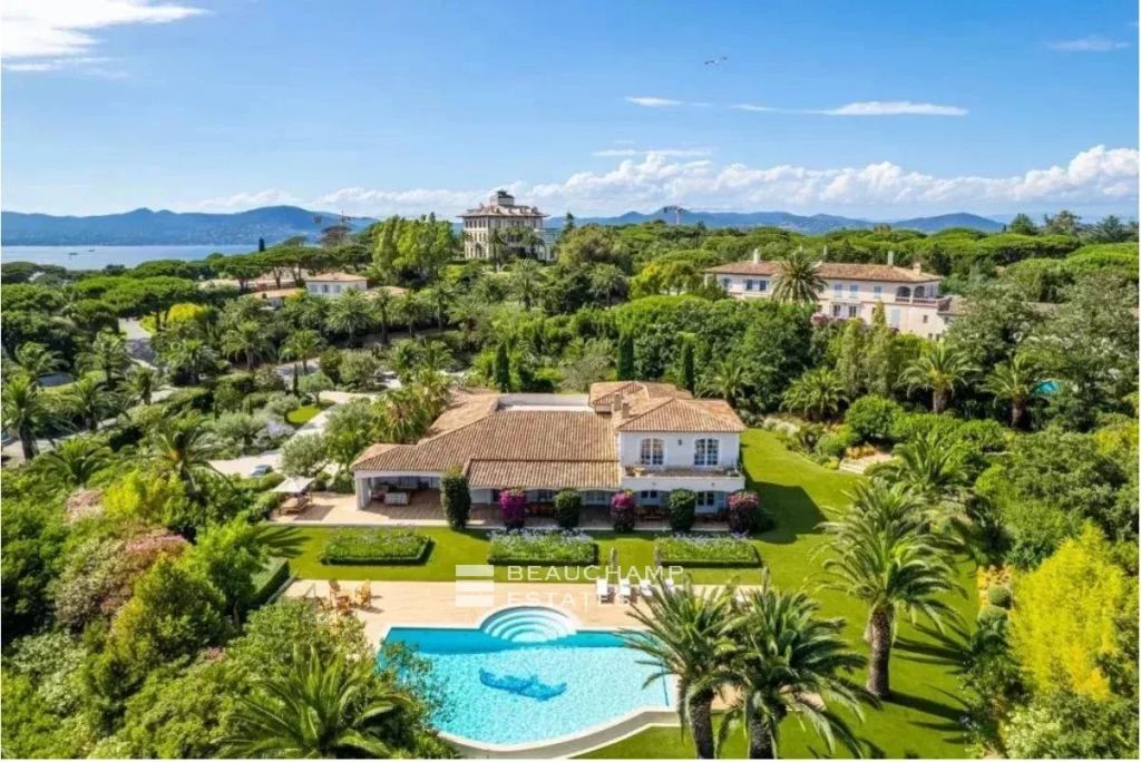SAINT-TROPEZ – LES PARCS – ELEGANT FLORENTINE-INSPIRED VILLA SET WITHIN AN EXCEPTIONAL LANDSCAPED PARK