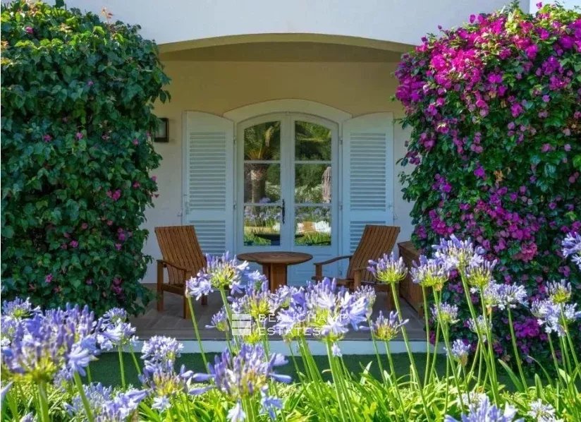 SAINT-TROPEZ – LES PARCS – ELEGANT FLORENTINE-INSPIRED VILLA SET WITHIN AN EXCEPTIONAL LANDSCAPED PARK