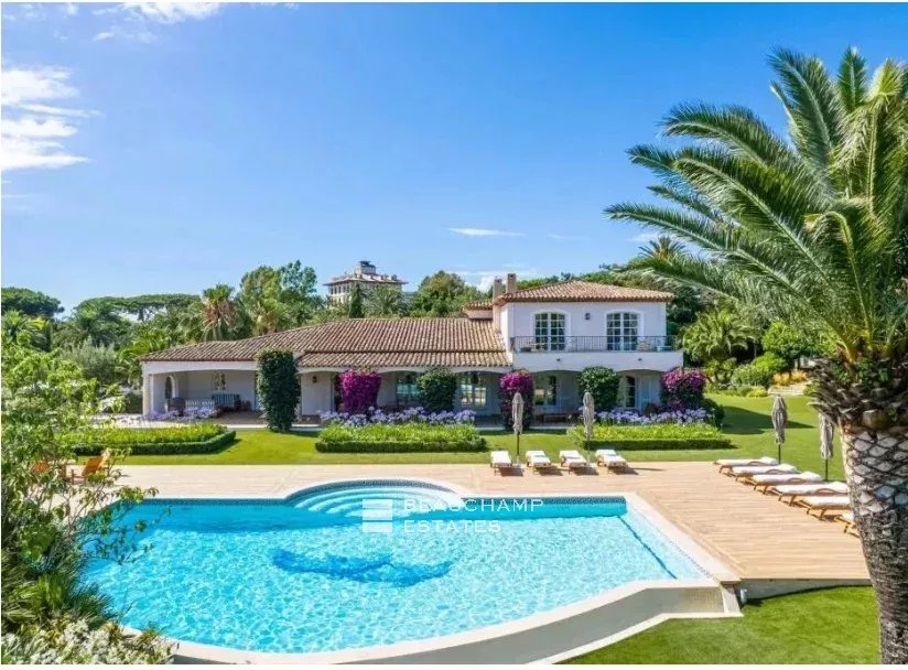 SAINT-TROPEZ – LES PARCS – ELEGANT FLORENTINE-INSPIRED VILLA SET WITHIN AN EXCEPTIONAL LANDSCAPED PARK
