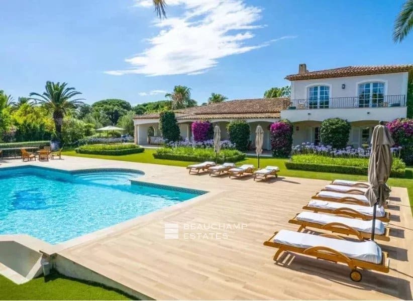 SAINT-TROPEZ – LES PARCS – ELEGANT FLORENTINE-INSPIRED VILLA SET WITHIN AN EXCEPTIONAL LANDSCAPED PARK