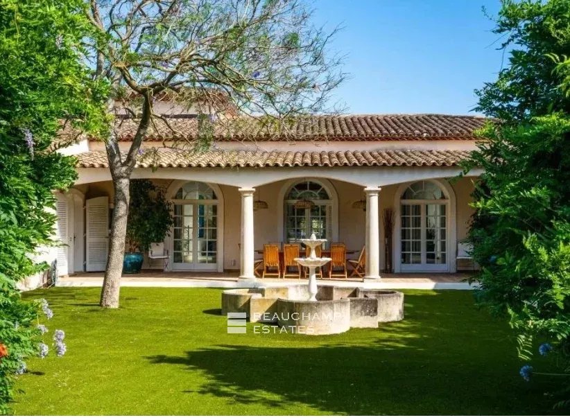 SAINT-TROPEZ – LES PARCS – ELEGANT FLORENTINE-INSPIRED VILLA SET WITHIN AN EXCEPTIONAL LANDSCAPED PARK