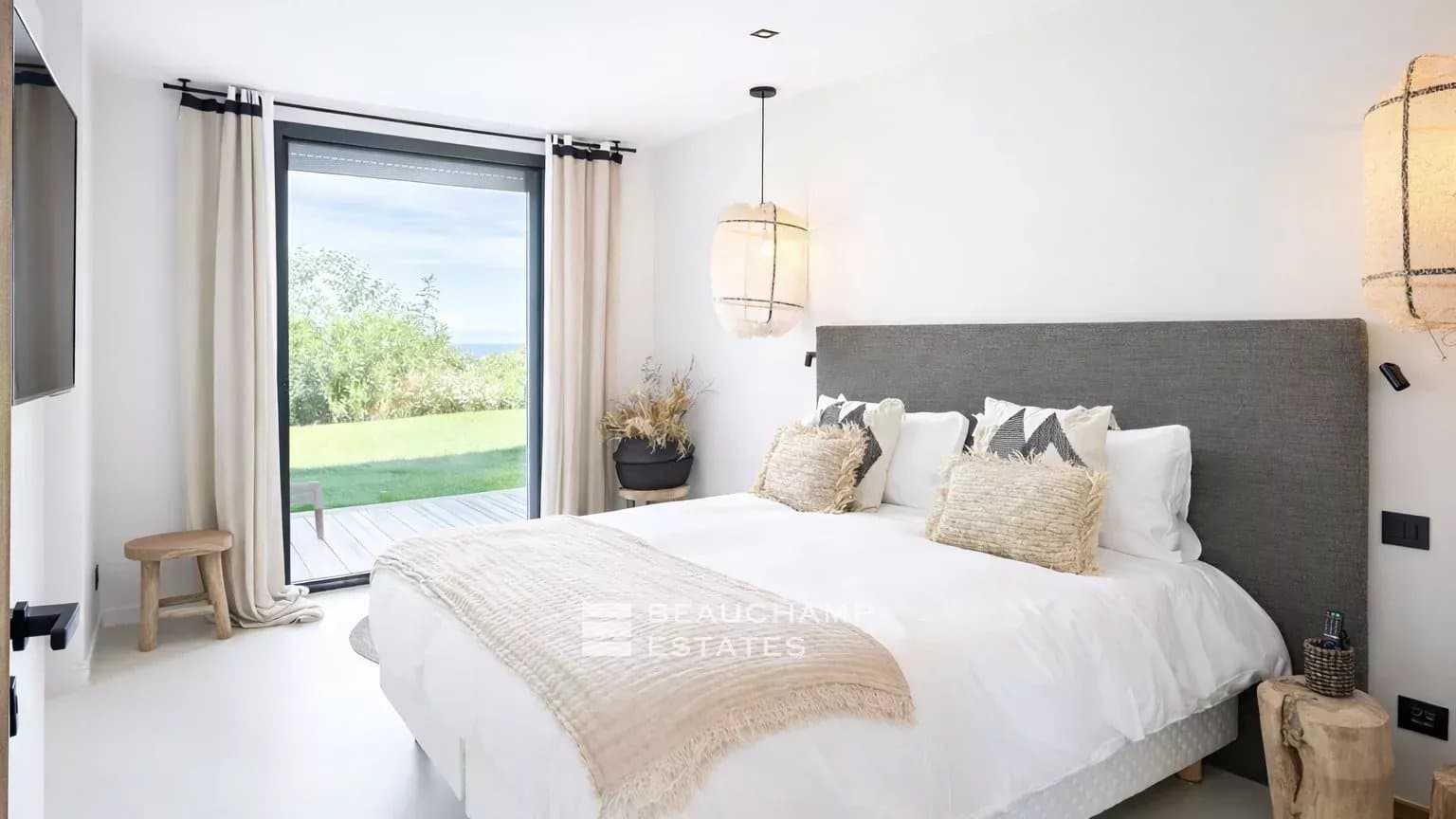 Saint-Tropez Les Parcs – Prestigious property with private access to the sea Saint-Tropez Les Parcs – Prestigious property with private access to the sea