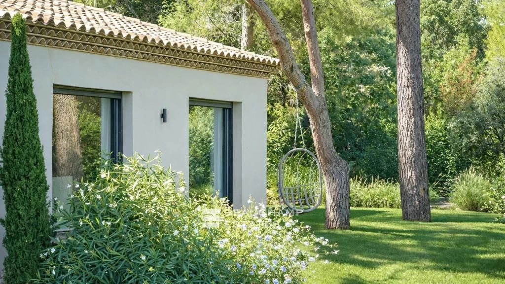 Saint-Tropez Les Parcs – Prestigious property with private access to the sea