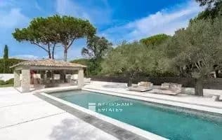 SAINT-TROPEZ – LES SALINS – FAMILY PROPERTY CLOSE TO THE BEACHES