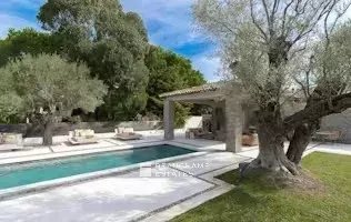 SAINT-TROPEZ – LES SALINS – FAMILY PROPERTY CLOSE TO THE BEACHES