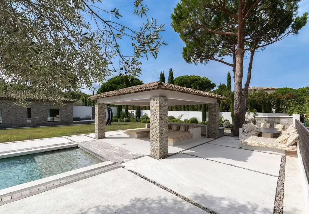 SAINT-TROPEZ – LES SALINS – FAMILY PROPERTY CLOSE TO THE BEACHES