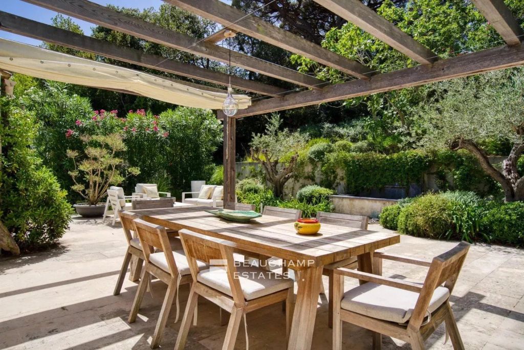 SAINT-TROPEZ – LES VANADES – VIEW  OF THE CHATEAU BORELLI