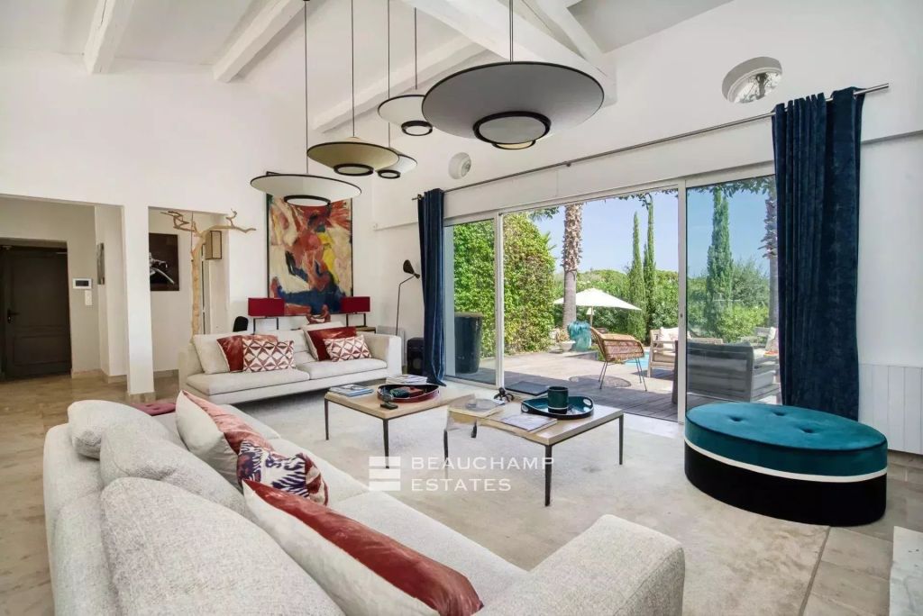 SAINT-TROPEZ – LES VANADES – VIEW  OF THE CHATEAU BORELLI