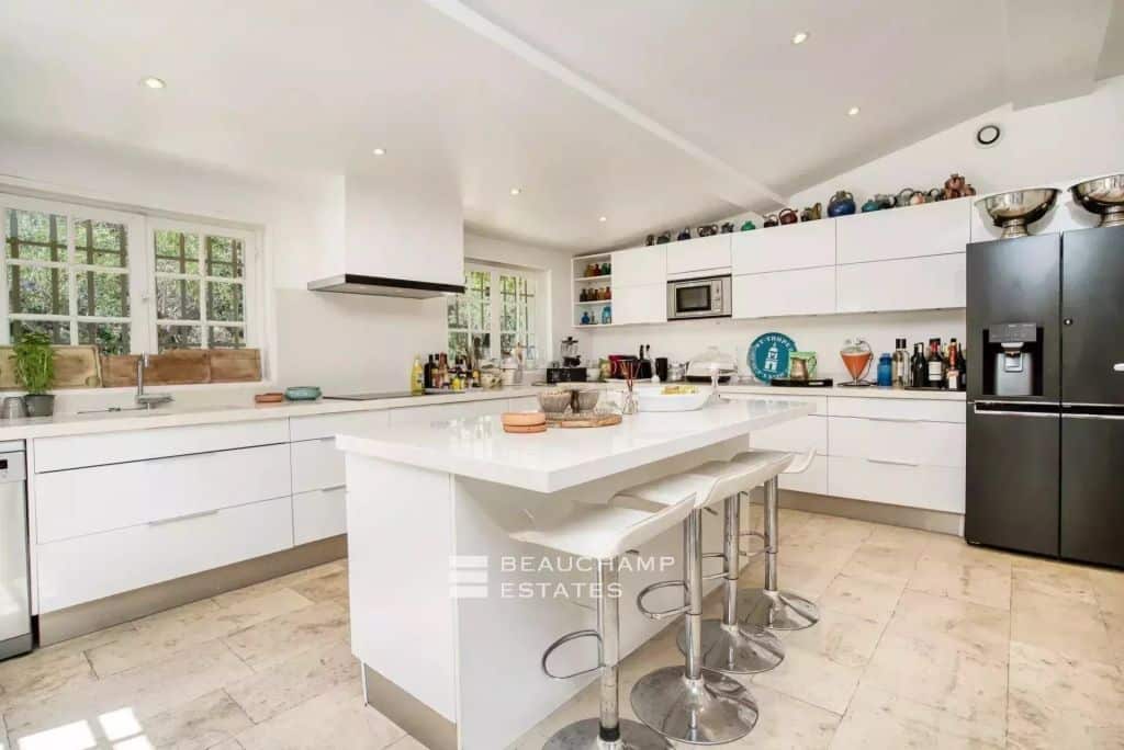 SAINT-TROPEZ – LES VANADES – VIEW  OF THE CHATEAU BORELLI