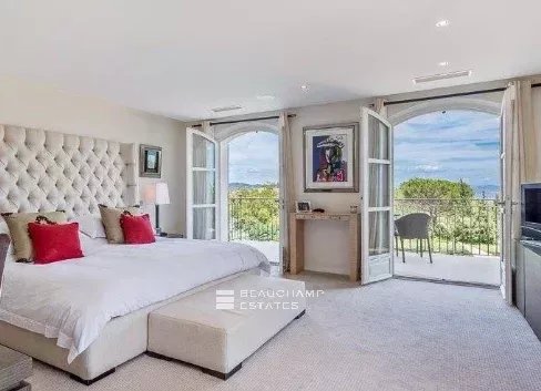 SAINT TROPEZ – MAGNIFICENT NEO-PROVENCAL VILLA CLOSE TO THE BEACH