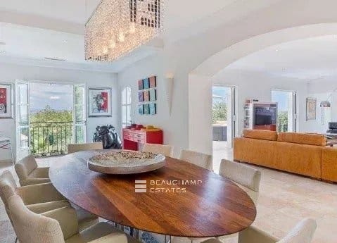 SAINT TROPEZ – MAGNIFICENT NEO-PROVENCAL VILLA CLOSE TO THE BEACH