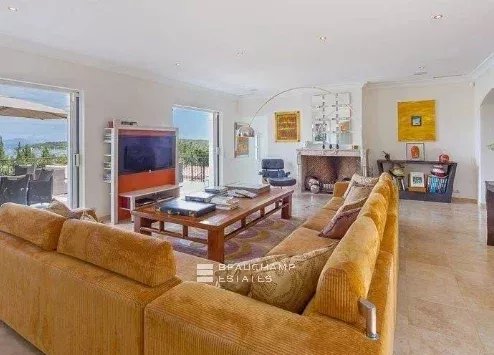 SAINT TROPEZ – MAGNIFICENT NEO-PROVENCAL VILLA CLOSE TO THE BEACH