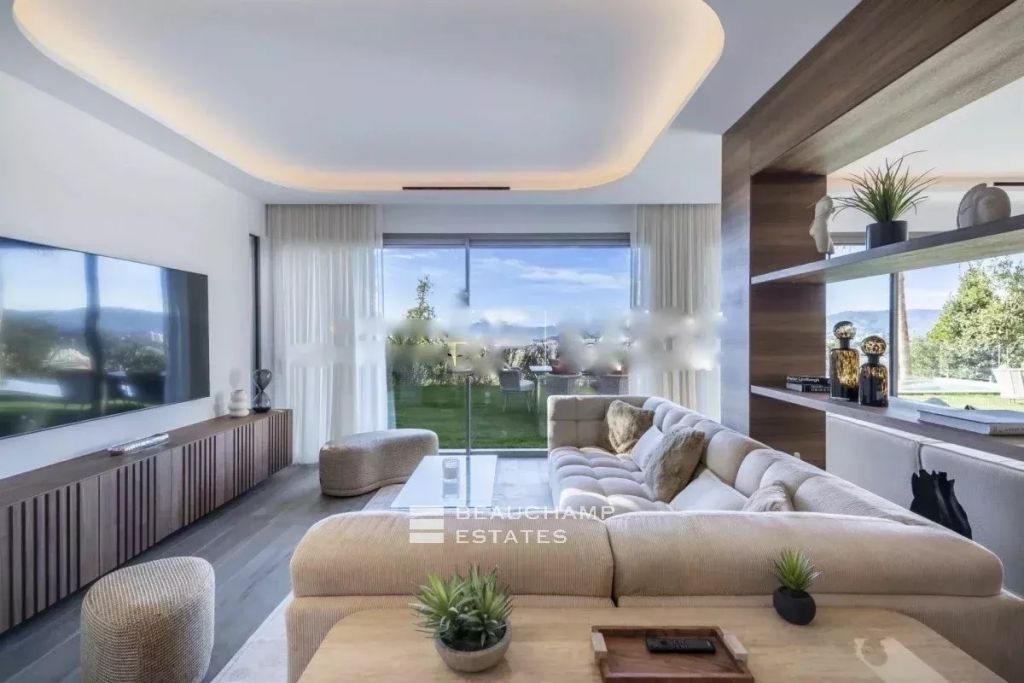 Sea and Esterel view Villa