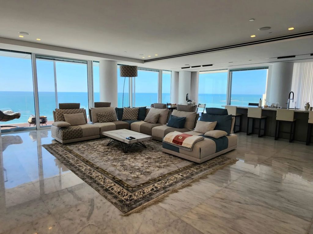 Sea-Facing Apartment at David Promenade