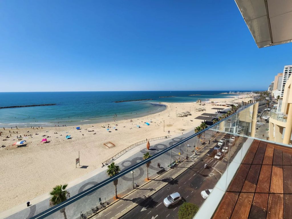 Sea-Facing Apartment at David Promenade