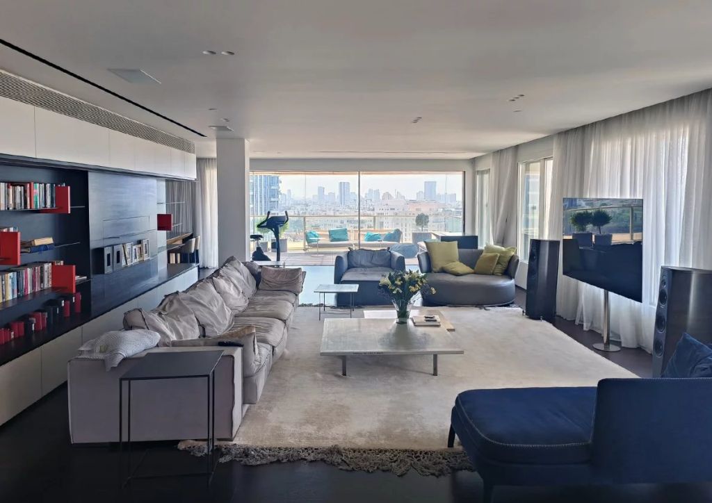 Sea-facing apartment in Ramat Aviv