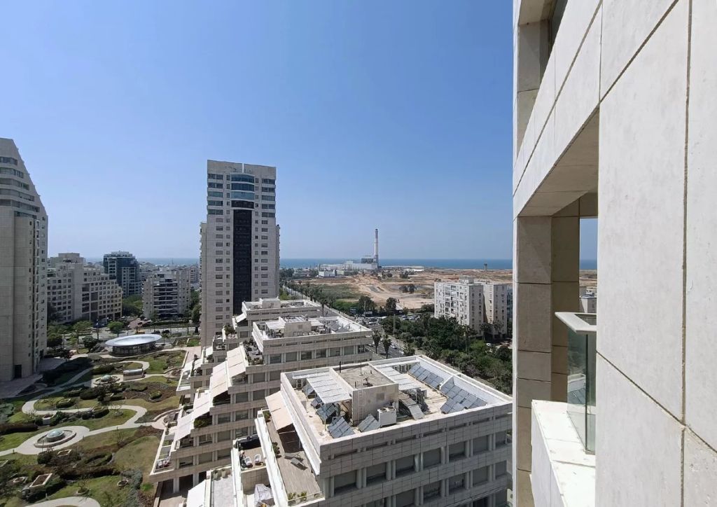 Sea-facing apartment in Ramat Aviv