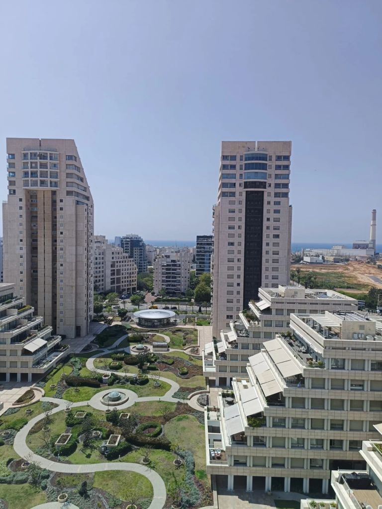 Sea-facing apartment in Ramat Aviv