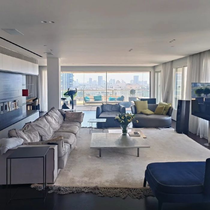 Sea-facing apartment in Ramat Aviv