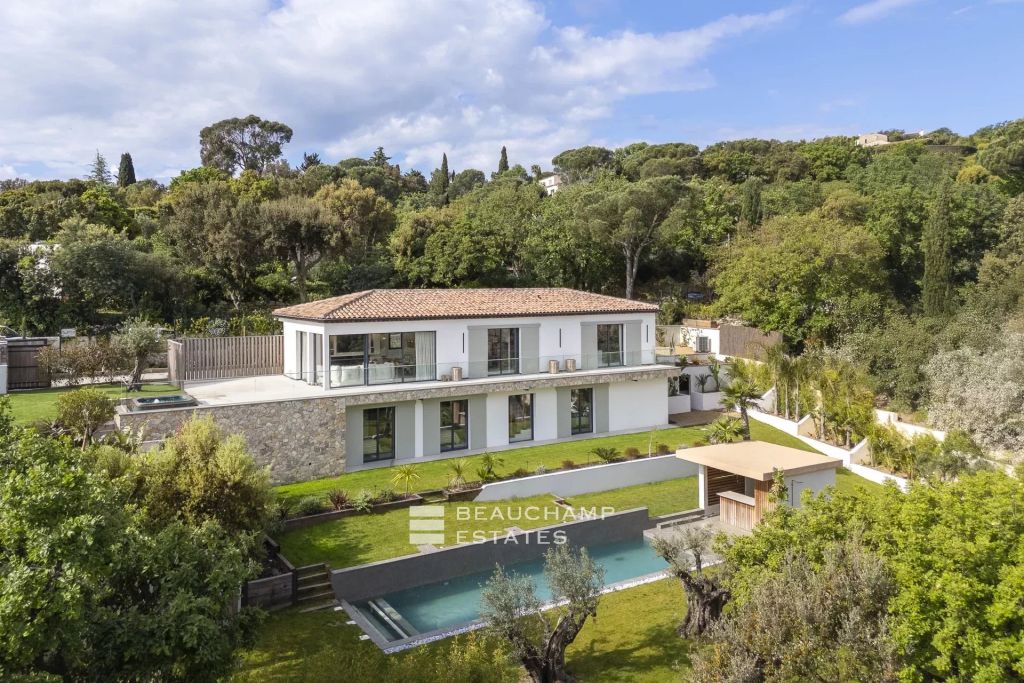 Sea View & High-End Features – Contemporary Villa, 5 Bedrooms, Private Estate near the Coast