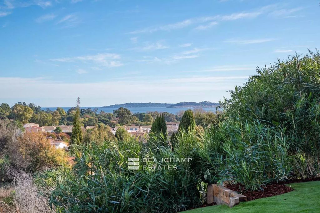 Sea View & High-End Features – Contemporary Villa, 5 Bedrooms, Private Estate near the Coast