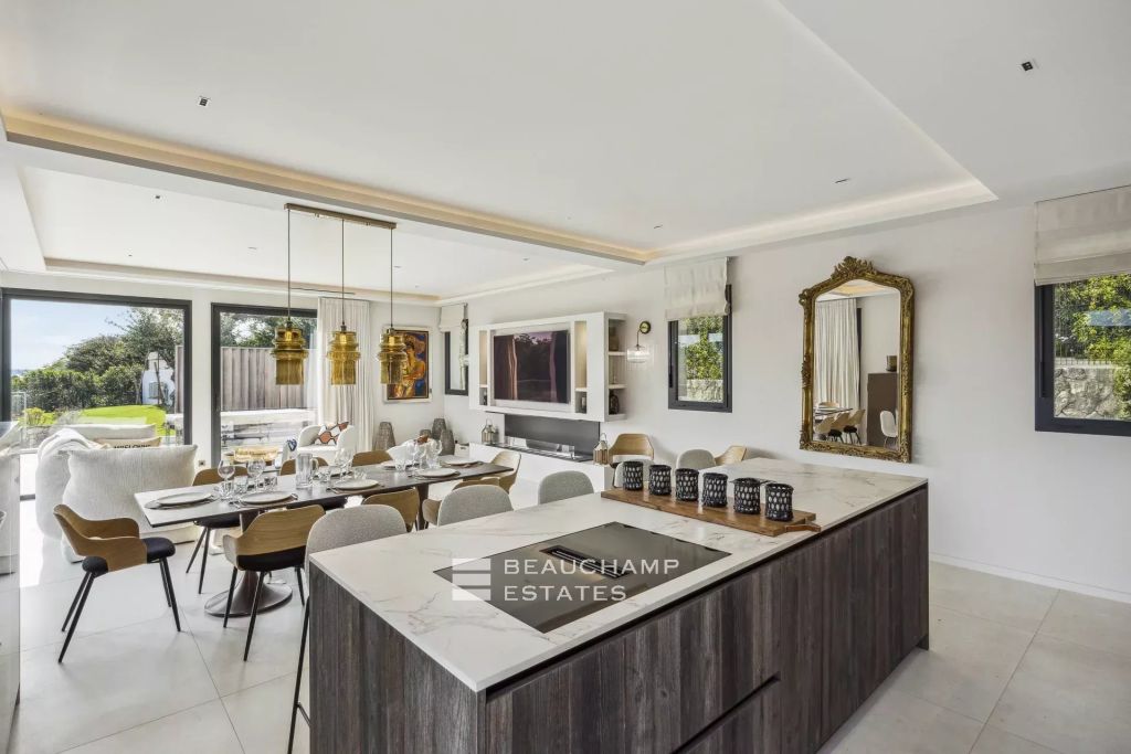 Sea View & High-End Features – Contemporary Villa, 5 Bedrooms, Private Estate near the Coast