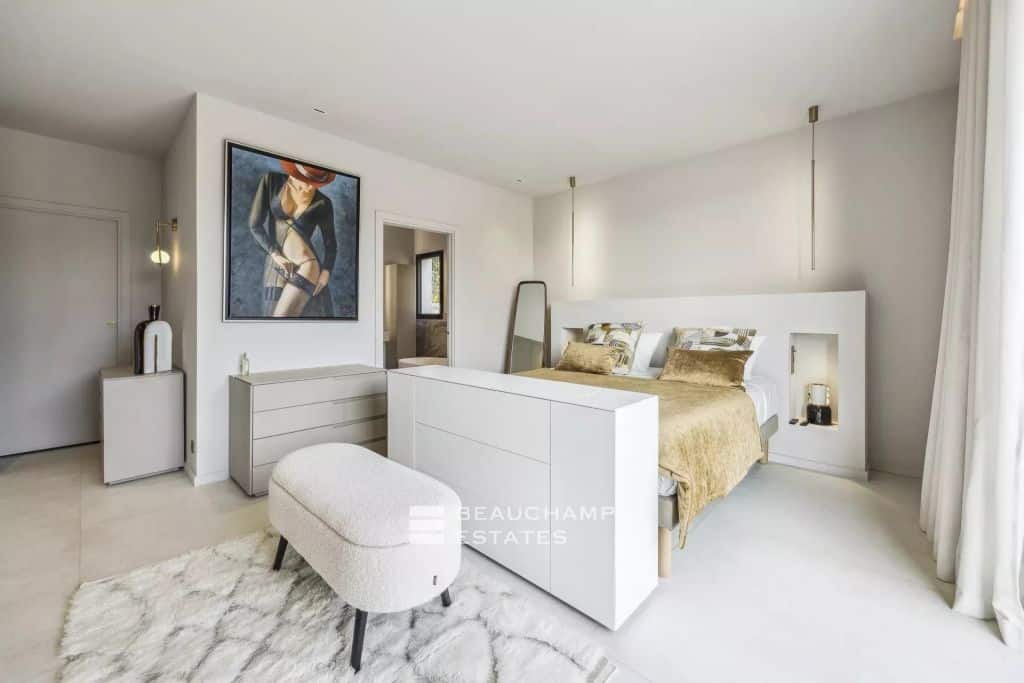 Sea View & High-End Features – Contemporary Villa, 5 Bedrooms, Private Estate near the Coast