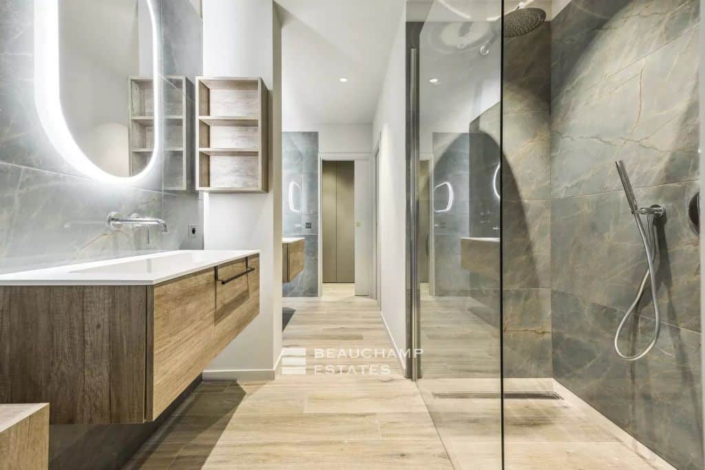 Sea View & High-End Features – Contemporary Villa, 5 Bedrooms, Private Estate near the Coast