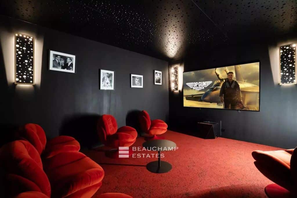 Sea View & High-End Features – Contemporary Villa, 5 Bedrooms, Private Estate near the Coast