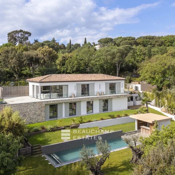 Sea View & High-End Features – Contemporary Villa, 5 Bedrooms, Private Estate near the Coast