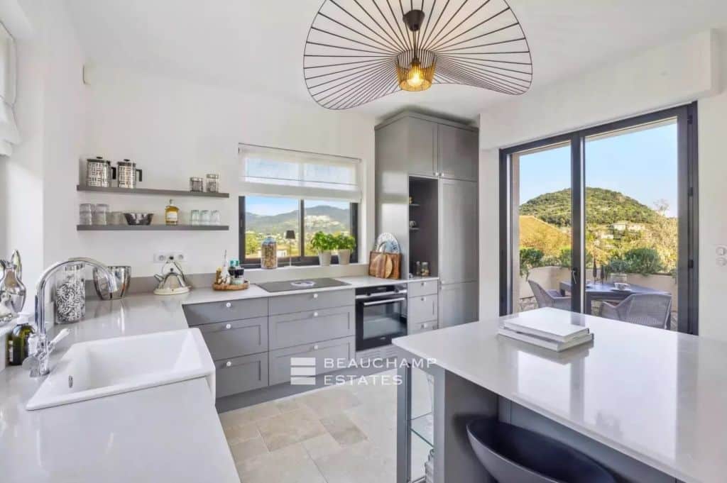 SEA VIEW PROPERTY – LA NAPOULE