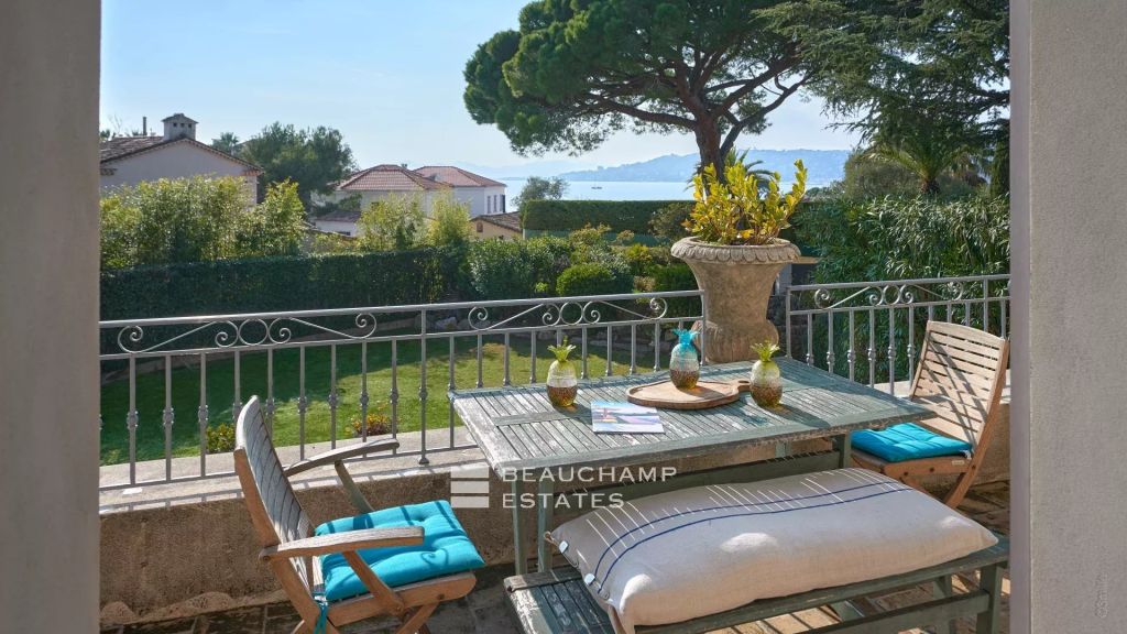 sea view villa with swimming pool within walking distance to beaches and shops – cap d&rsquo;Antibes