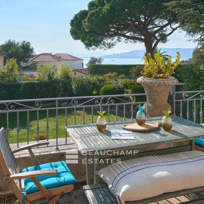 sea view villa with swimming pool within walking distance to beaches and shops – cap d’Antibes