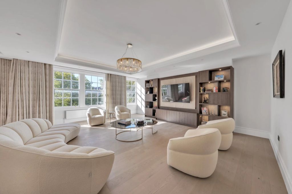 Six-bedroom apartment overlooking Regent’s Park