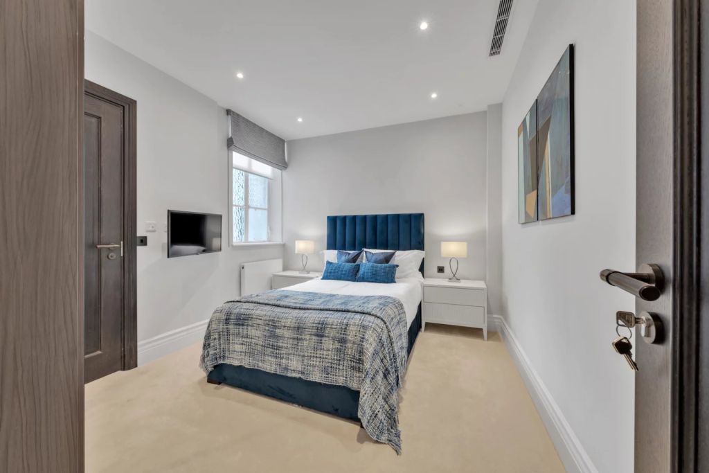 Six-bedroom apartment overlooking Regent’s Park