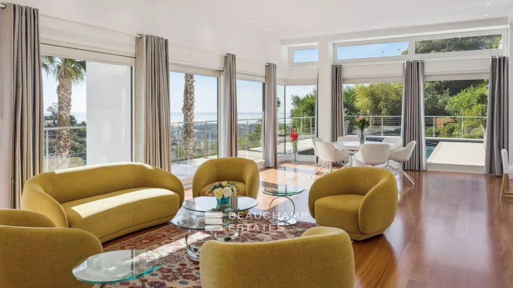 SOLE AGENT – Contemporary villa with sea view