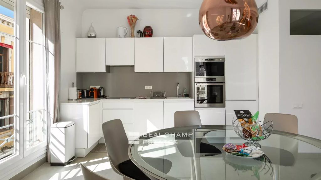 Spacious 4-bedroom en suite apartment – Rue d’Antibes