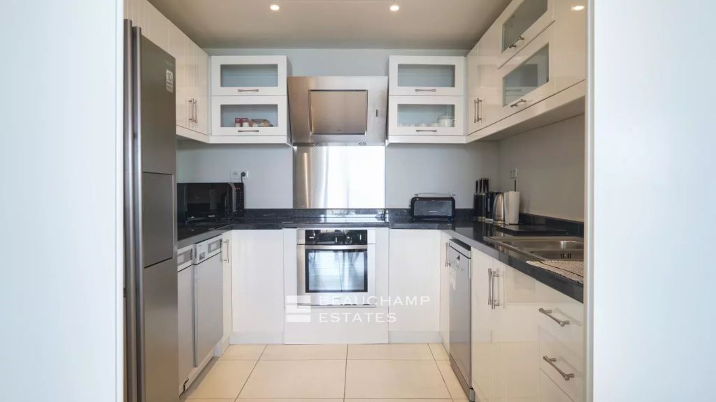 Spacious apartment sea view