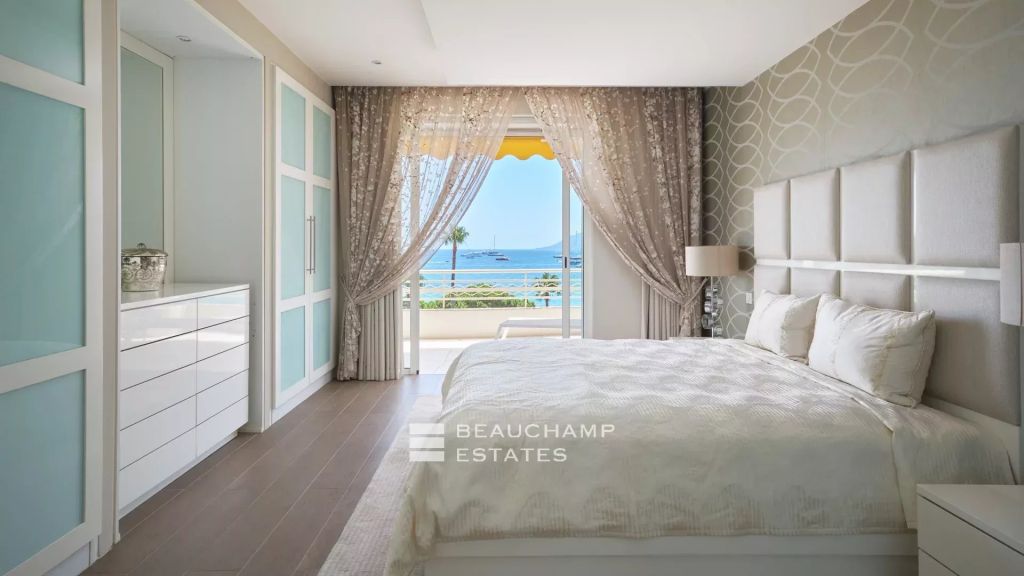 Spacious apartment sea view