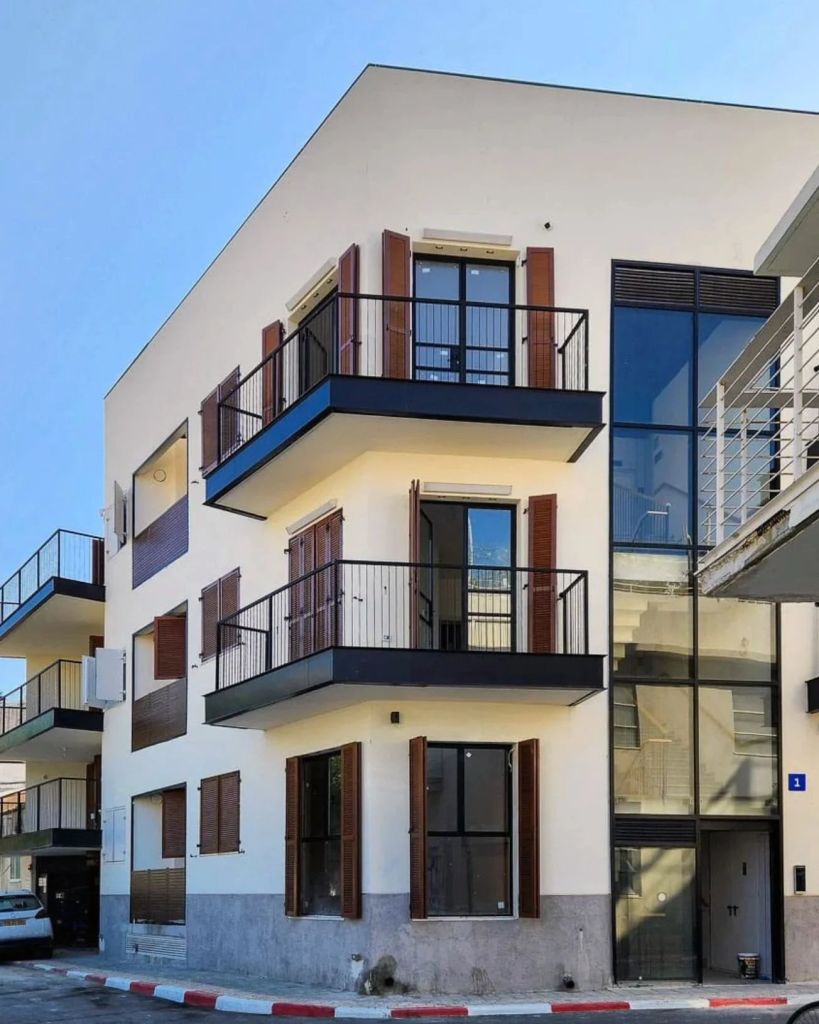 Split-level apartment in Neve Tzedek
