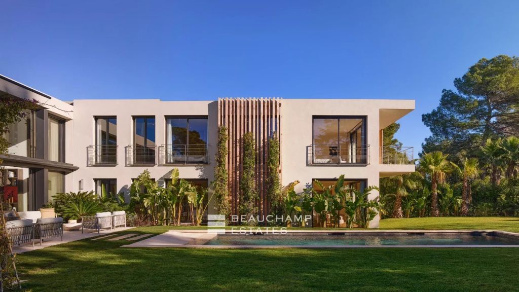 Stunning modern Mougins property