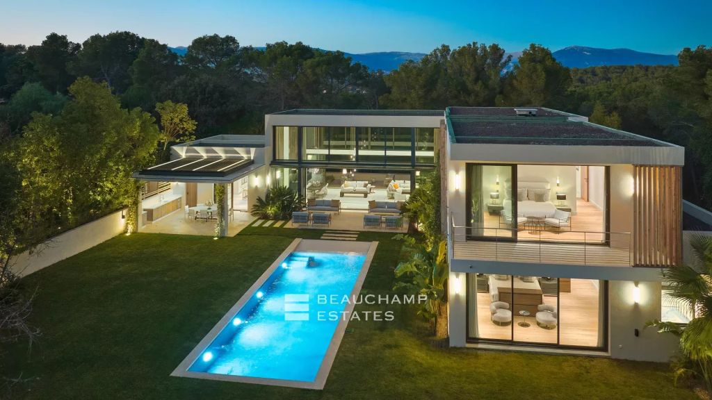 Stunning modern Mougins property