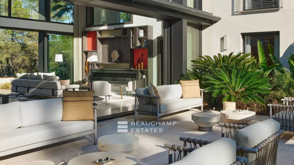 Stunning modern Mougins property