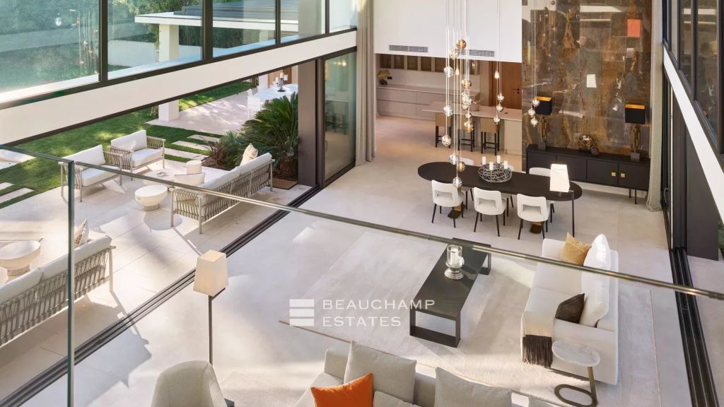 Stunning modern Mougins property