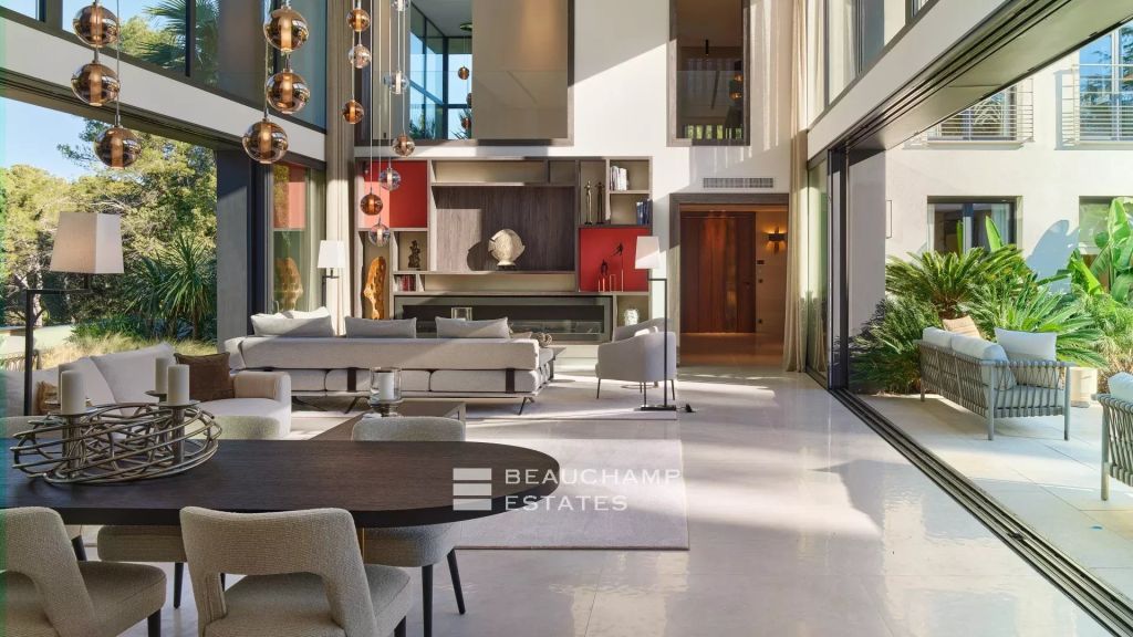 Stunning modern Mougins property