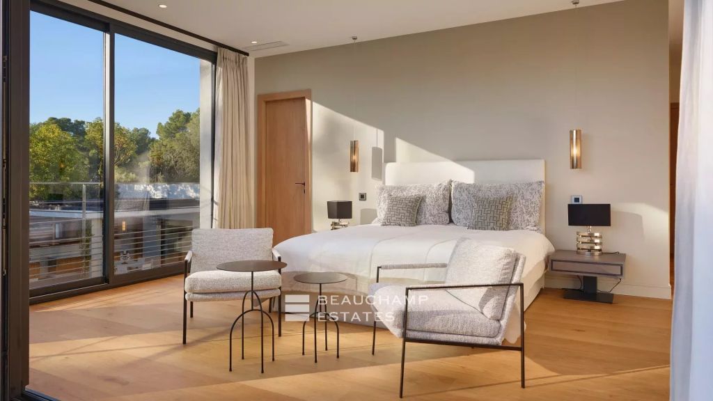 Stunning modern Mougins property