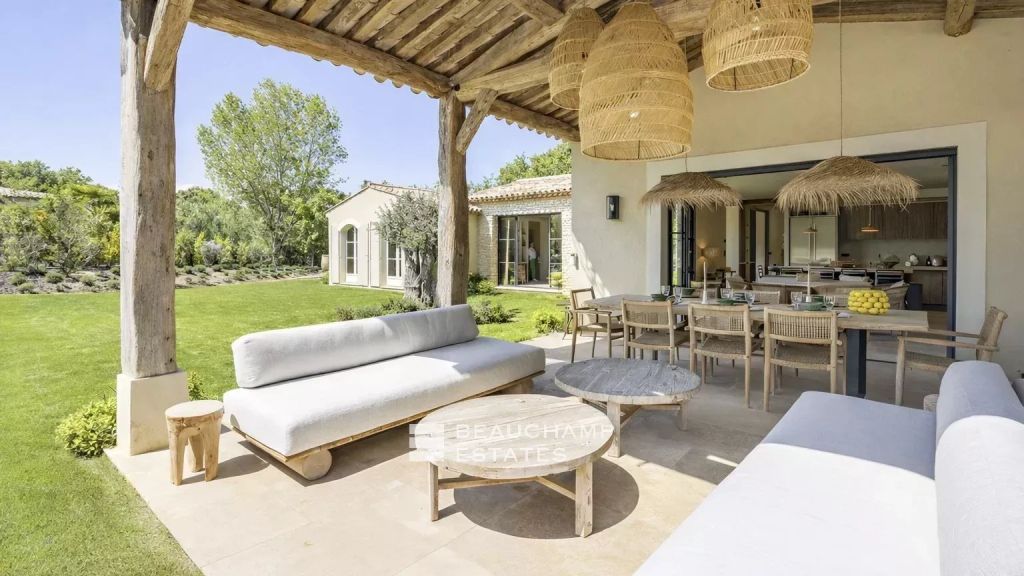 Stunning newly built villa with renovated Provençal charm in Ramatuelle