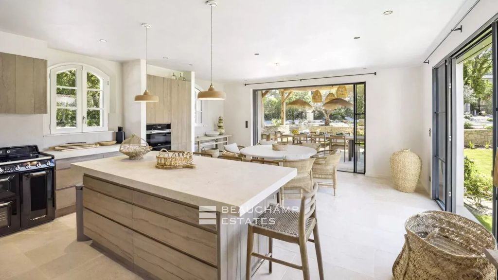 Stunning newly built villa with renovated Provençal charm in Ramatuelle